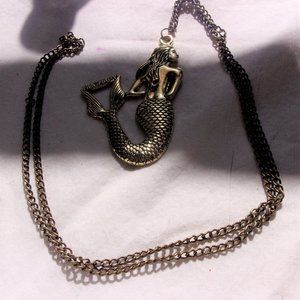 Hughapy mermaid necklace
